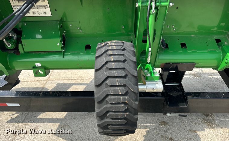 image for item DQ6718 2021 John Deere HD40R hinged draper head