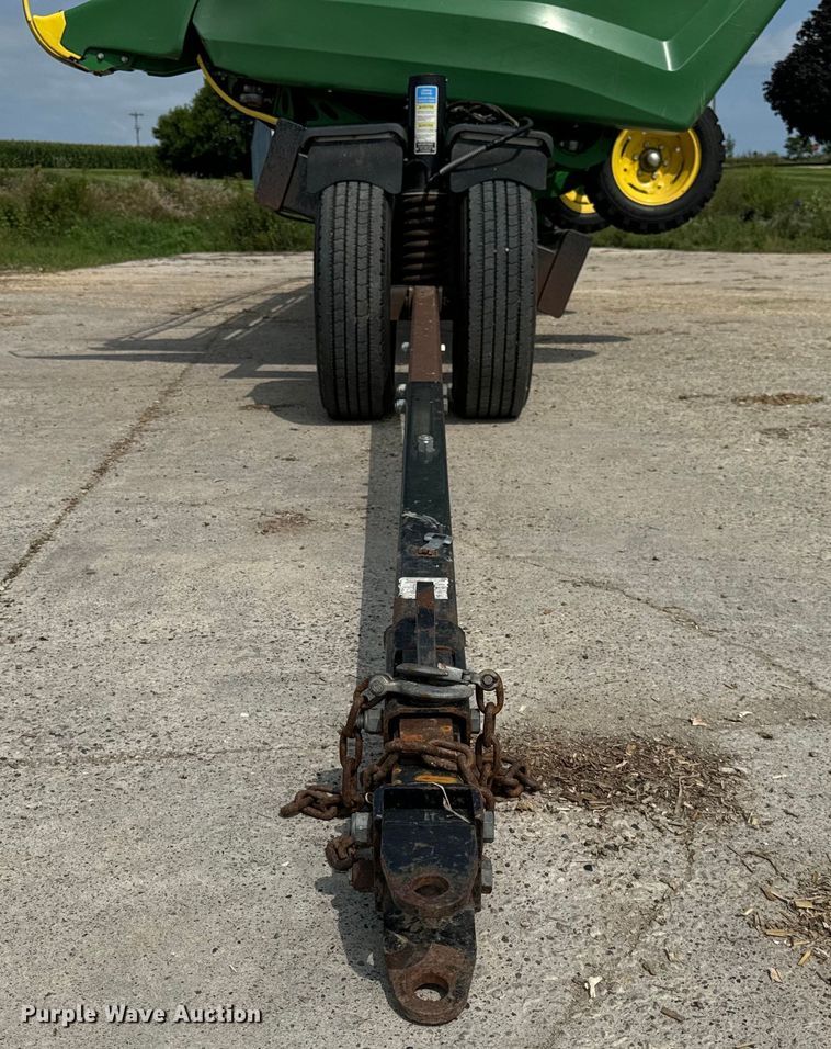 image for item DQ6718 2021 John Deere HD40R hinged draper head