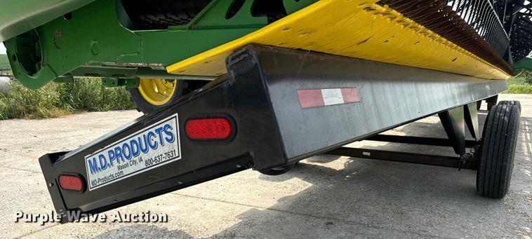 image for item DQ6718 2021 John Deere HD40R hinged draper head