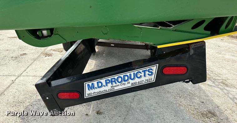 image for item DQ6718 2021 John Deere HD40R hinged draper head