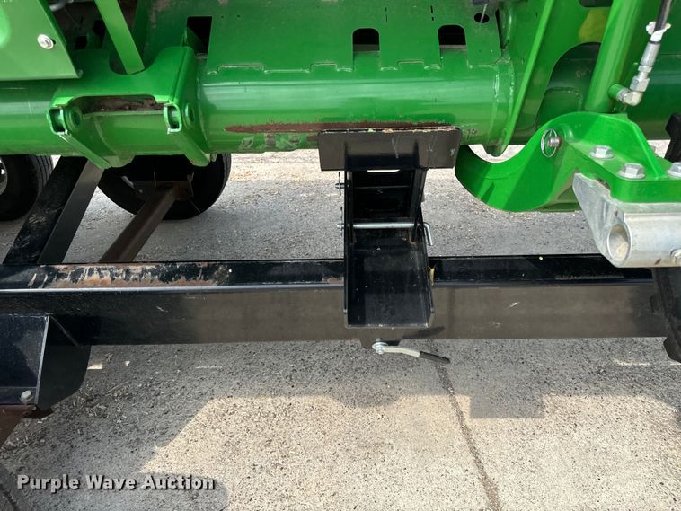 image for item DQ6718 2021 John Deere HD40R hinged draper head