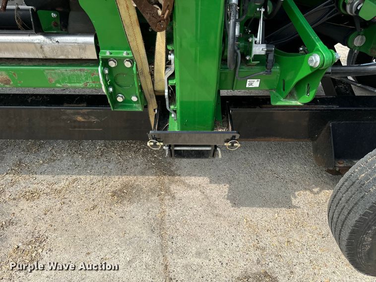 image for item DQ6718 2021 John Deere HD40R hinged draper head
