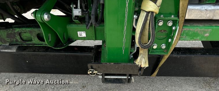 image for item DQ6718 2021 John Deere HD40R hinged draper head