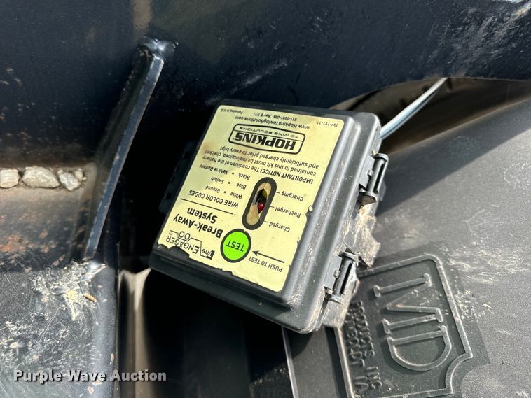 image for item DQ6718 2021 John Deere HD40R hinged draper head