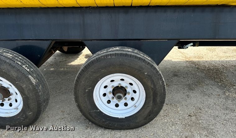 image for item DQ6718 2021 John Deere HD40R hinged draper head