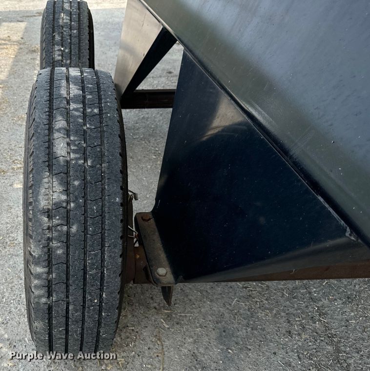 image for item DQ6718 2021 John Deere HD40R hinged draper head