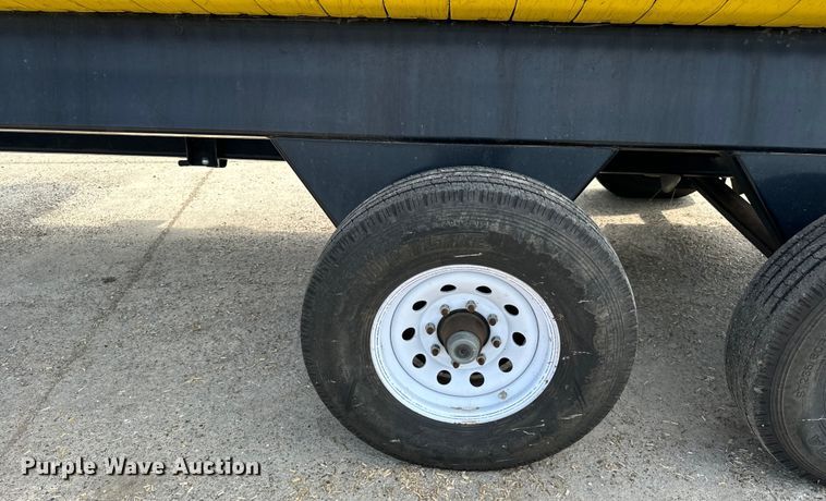 image for item DQ6718 2021 John Deere HD40R hinged draper head