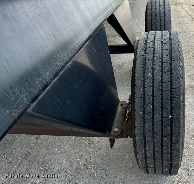 image for item DQ6718 2021 John Deere HD40R hinged draper head