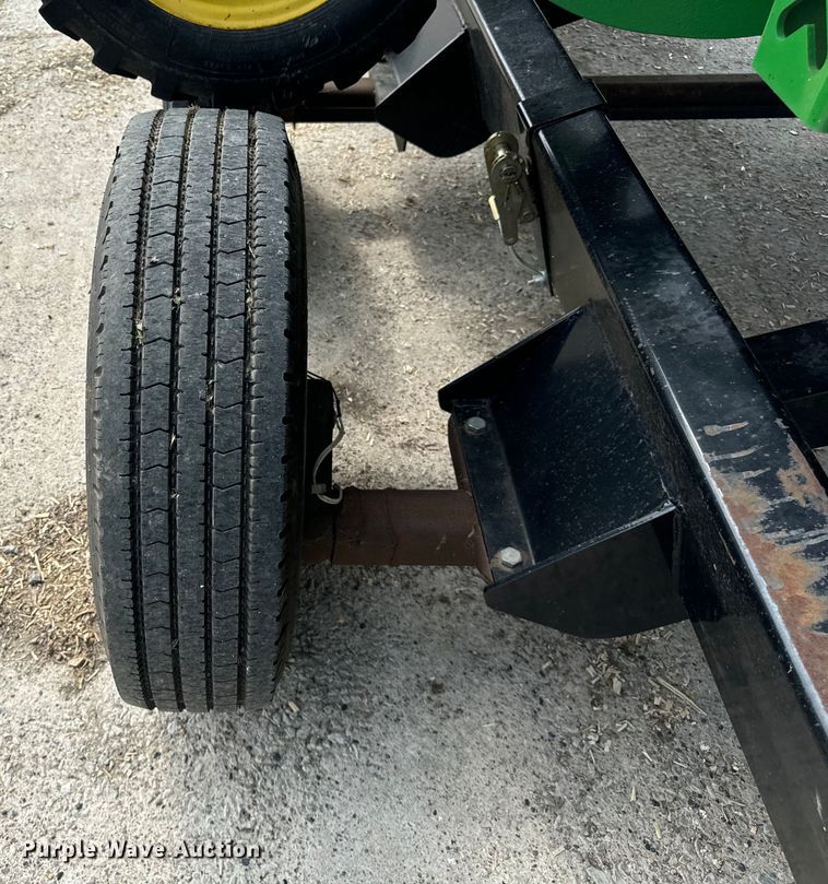 image for item DQ6718 2021 John Deere HD40R hinged draper head