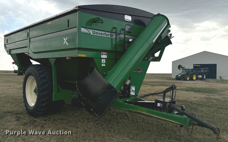image for item DQ6954 Unverferth 1115 grain cart