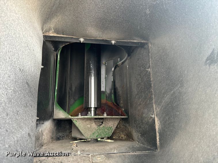 image for item DQ6954 Unverferth 1115 grain cart