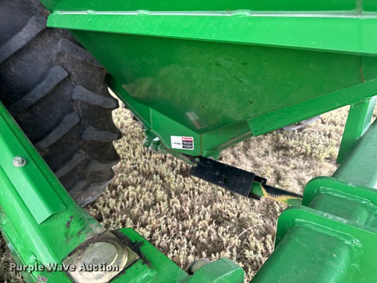 image for item DQ6954 Unverferth 1115 grain cart