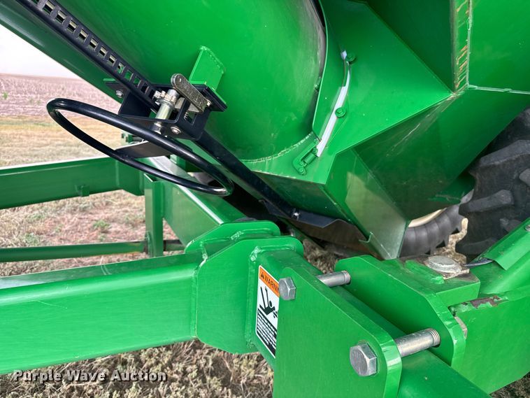 image for item DQ6954 Unverferth 1115 grain cart