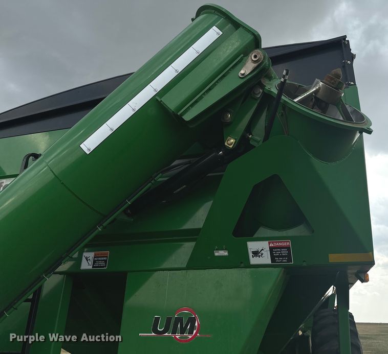 image for item DQ6954 Unverferth 1115 grain cart