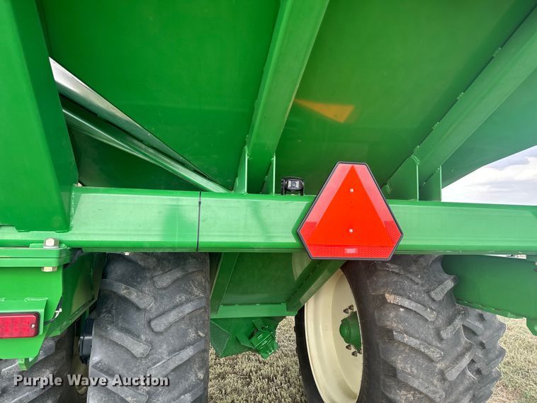 image for item DQ6954 Unverferth 1115 grain cart