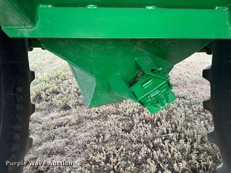 image for item DQ6954 Unverferth 1115 grain cart