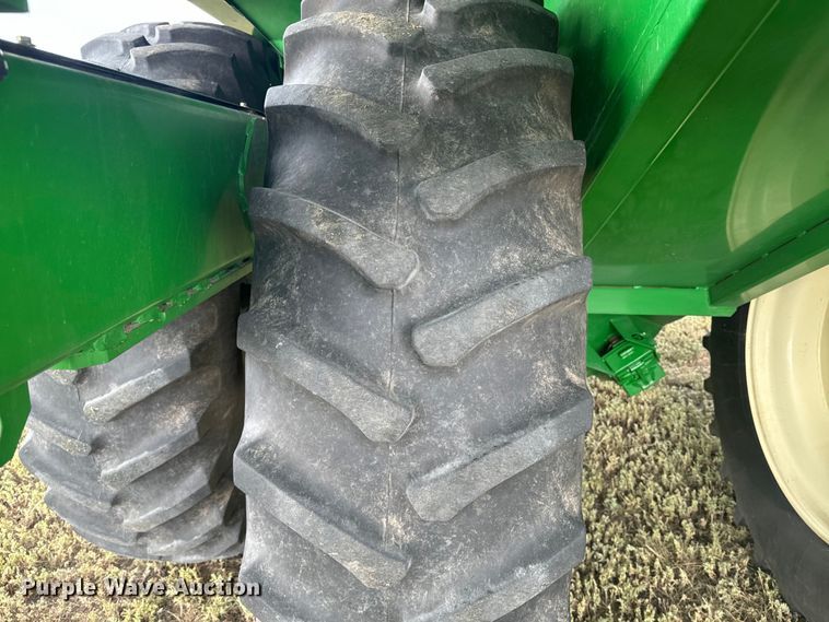 image for item DQ6954 Unverferth 1115 grain cart