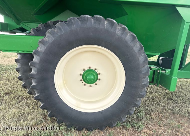 image for item DQ6954 Unverferth 1115 grain cart