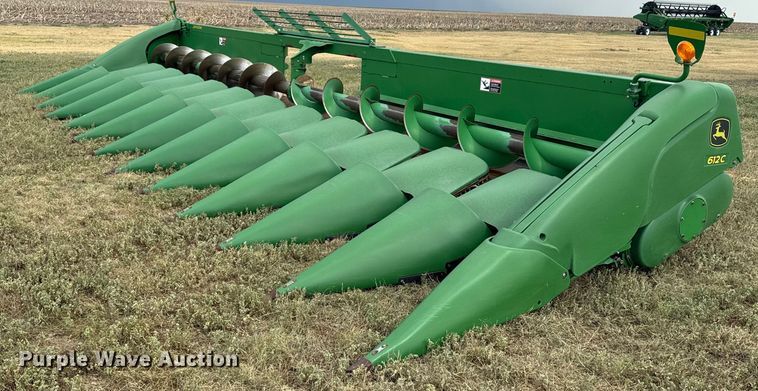 image for item DQ6955 2008 John Deere 612C corn head