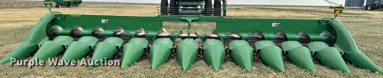 image for item DQ6955 2008 John Deere 612C corn head