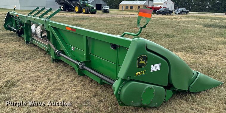 image for item DQ6955 2008 John Deere 612C corn head