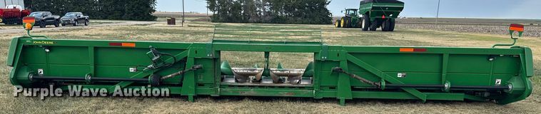 image for item DQ6955 2008 John Deere 612C corn head