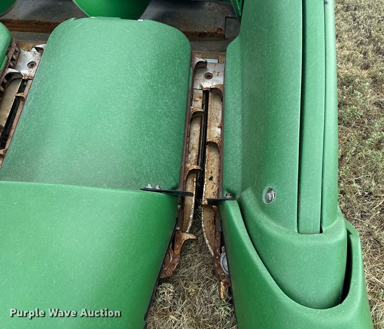 image for item DQ6955 2008 John Deere 612C corn head