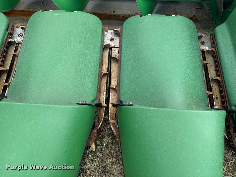 image for item DQ6955 2008 John Deere 612C corn head