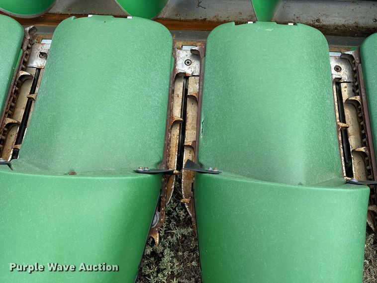 image for item DQ6955 2008 John Deere 612C corn head