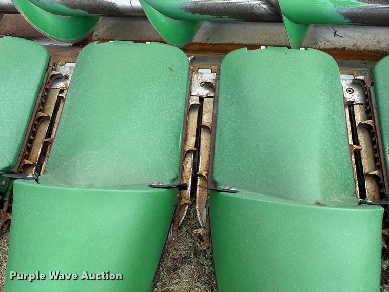 image for item DQ6955 2008 John Deere 612C corn head