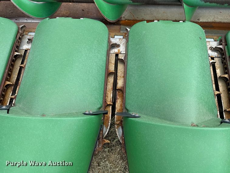 image for item DQ6955 2008 John Deere 612C corn head