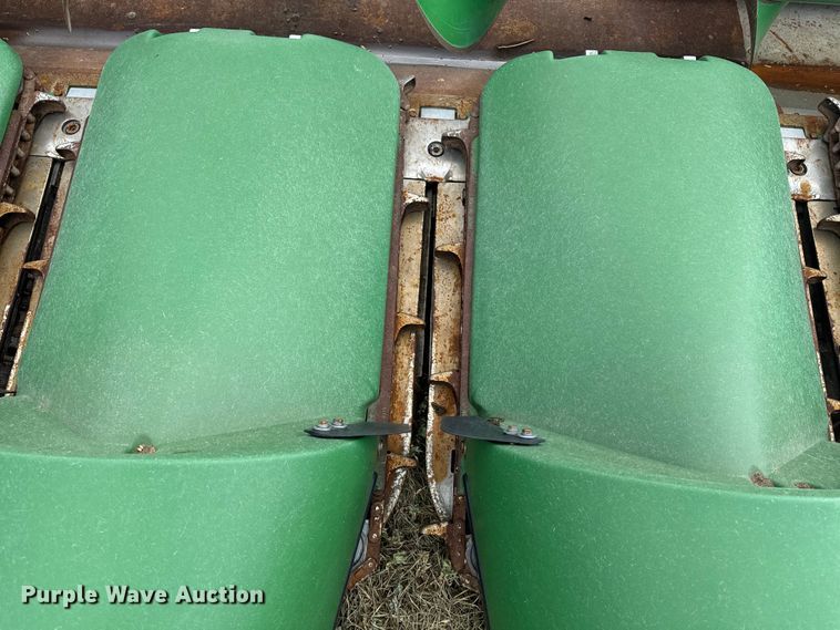 image for item DQ6955 2008 John Deere 612C corn head