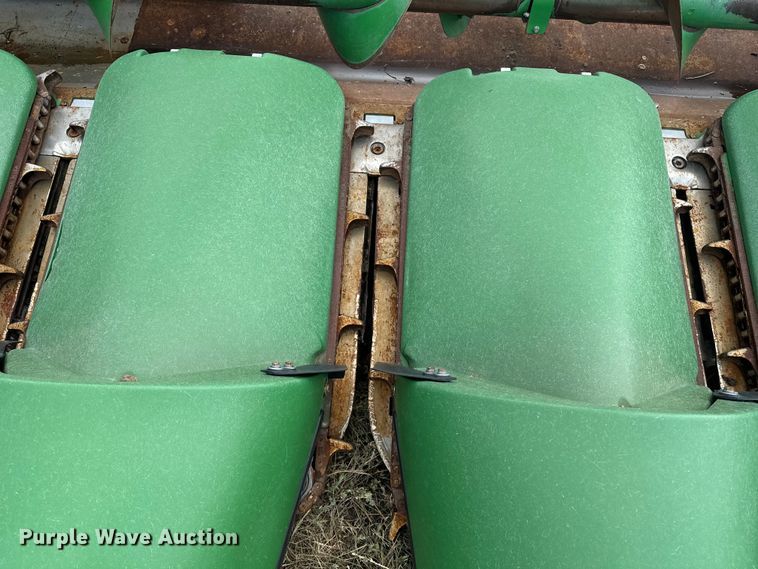 image for item DQ6955 2008 John Deere 612C corn head