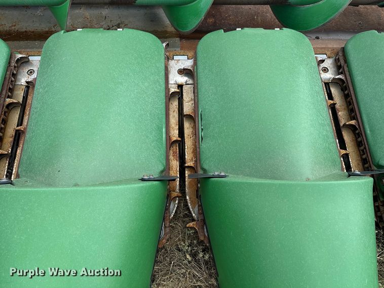 image for item DQ6955 2008 John Deere 612C corn head