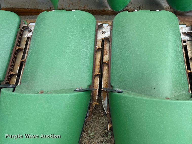 image for item DQ6955 2008 John Deere 612C corn head