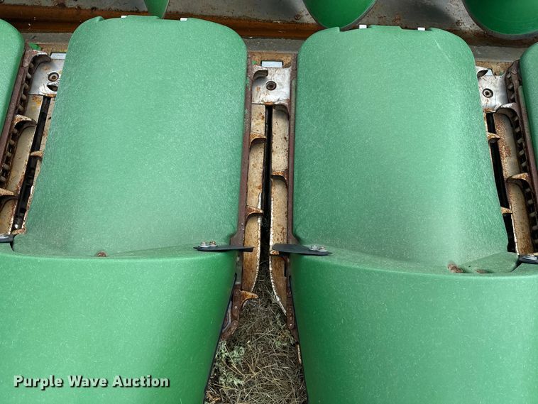 image for item DQ6955 2008 John Deere 612C corn head