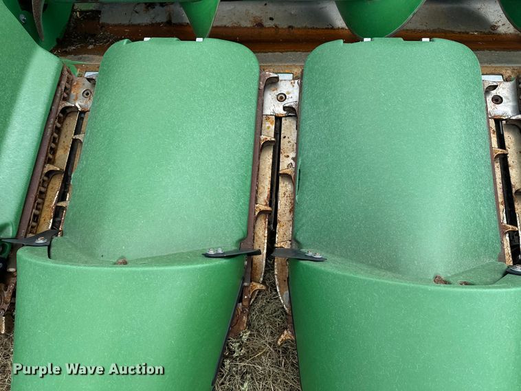 image for item DQ6955 2008 John Deere 612C corn head