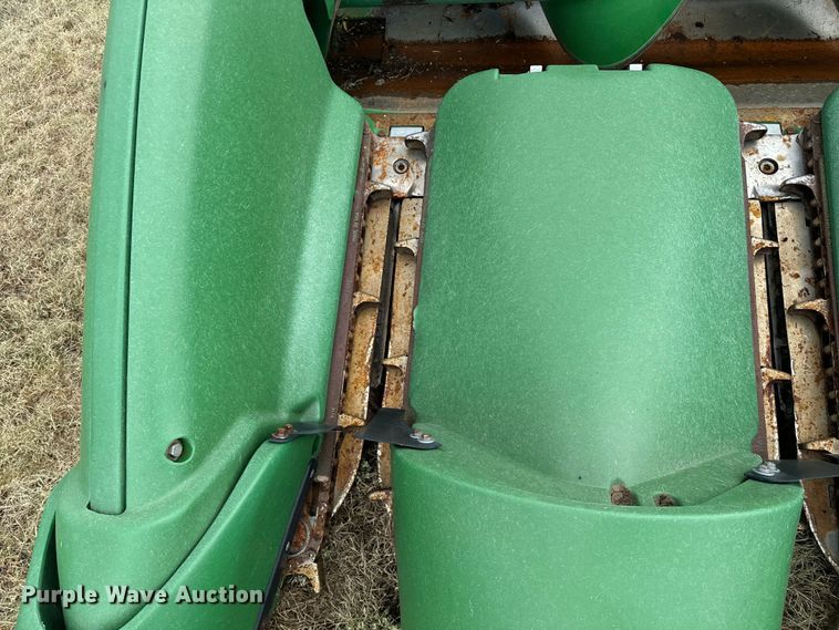image for item DQ6955 2008 John Deere 612C corn head