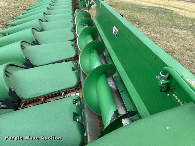 image for item DQ6955 2008 John Deere 612C corn head