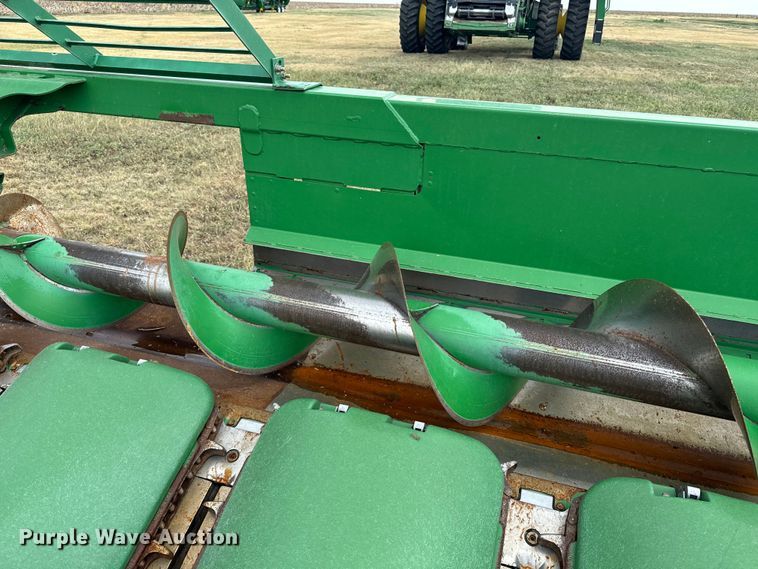image for item DQ6955 2008 John Deere 612C corn head