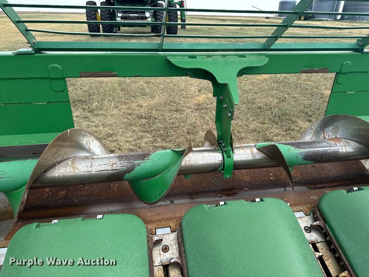 image for item DQ6955 2008 John Deere 612C corn head