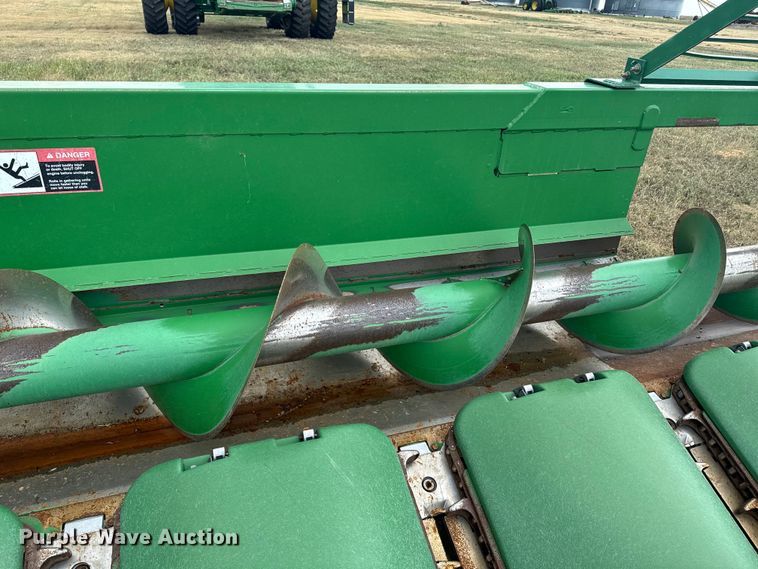 image for item DQ6955 2008 John Deere 612C corn head