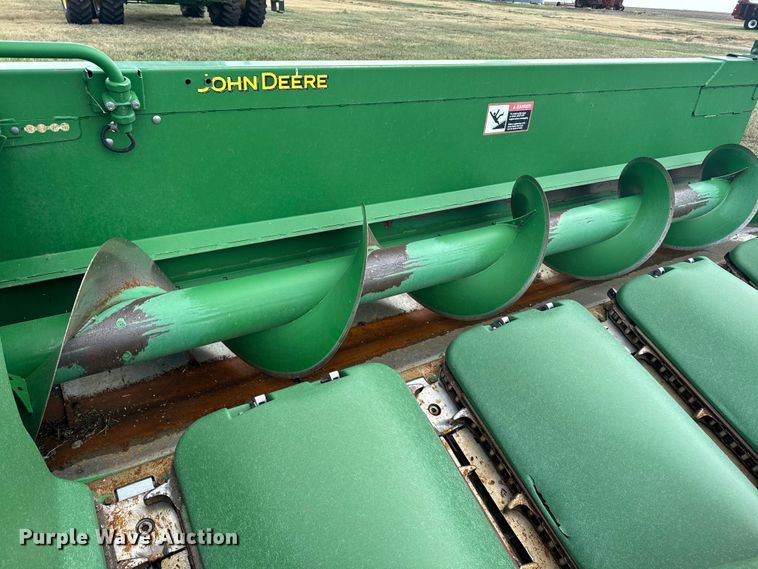 image for item DQ6955 2008 John Deere 612C corn head