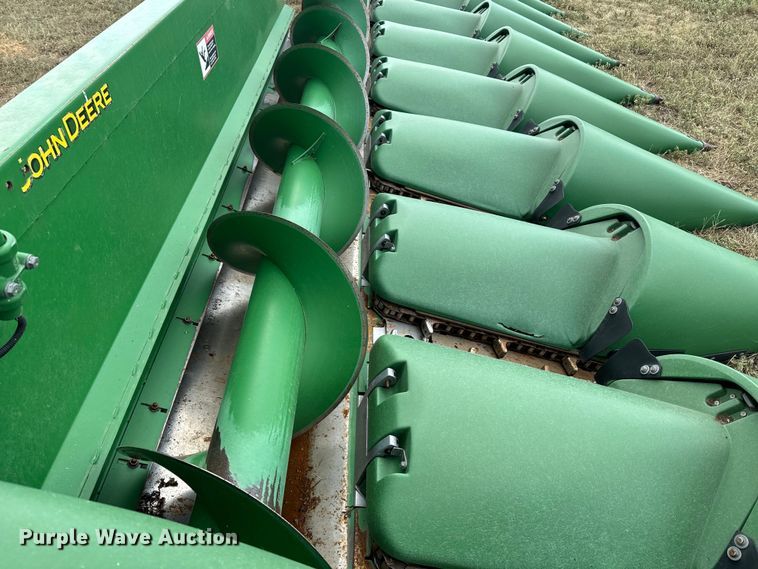 image for item DQ6955 2008 John Deere 612C corn head