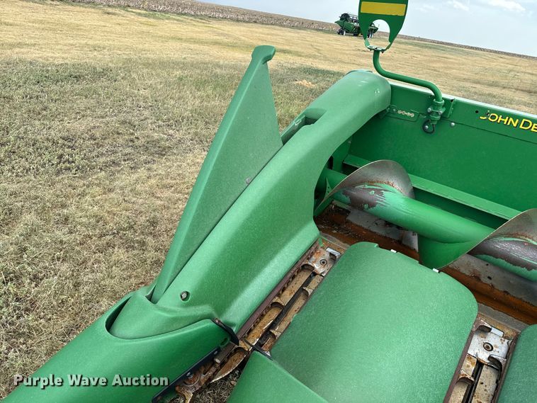 image for item DQ6955 2008 John Deere 612C corn head