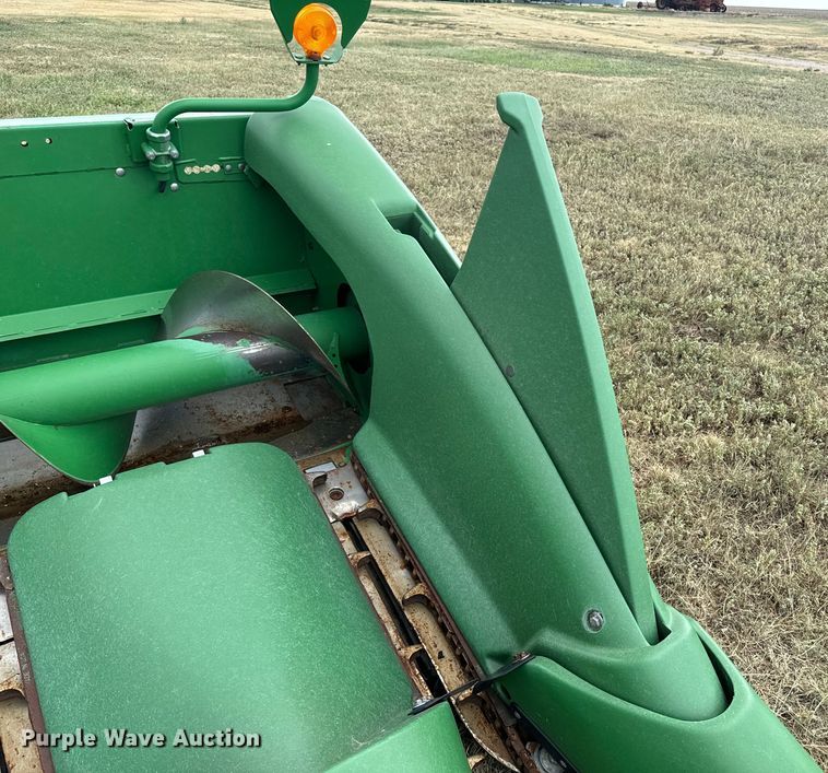 image for item DQ6955 2008 John Deere 612C corn head