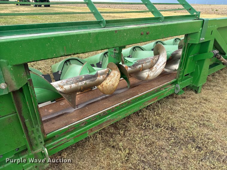 image for item DQ6955 2008 John Deere 612C corn head