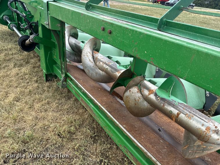 image for item DQ6955 2008 John Deere 612C corn head