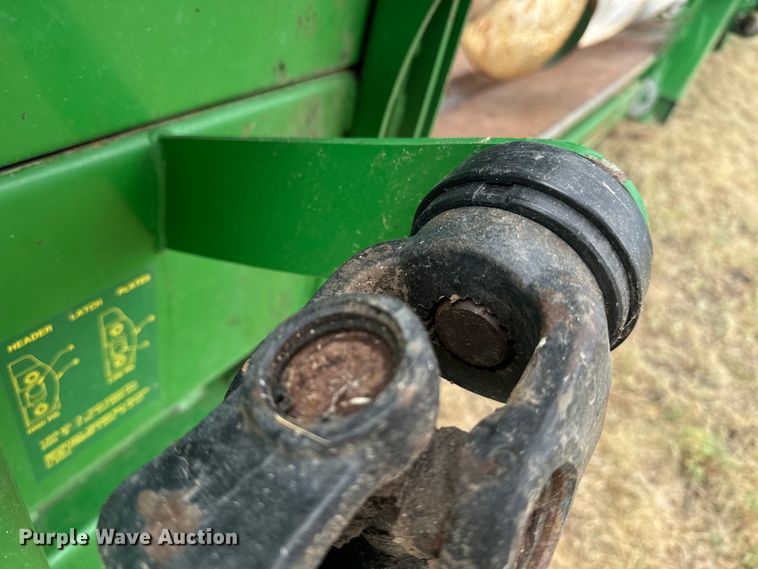 image for item DQ6955 2008 John Deere 612C corn head