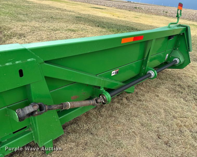 image for item DQ6955 2008 John Deere 612C corn head